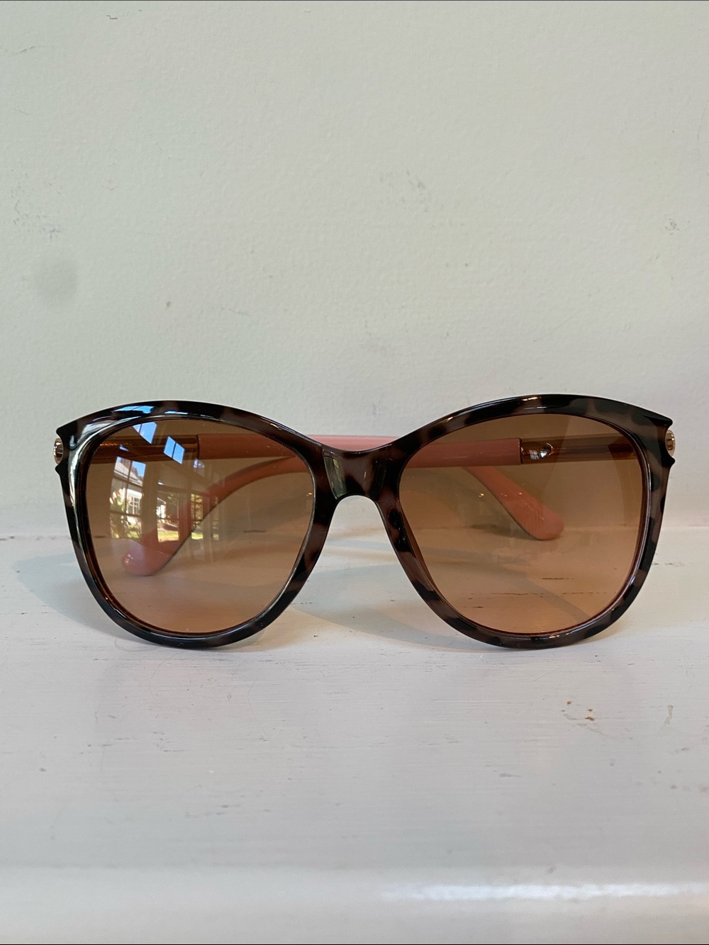 Vintage Women's Tortoiseshell Sunglasses with Brown Lenses